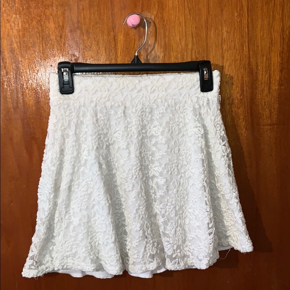 5 FOR 25$ ❤️ White skater skirt